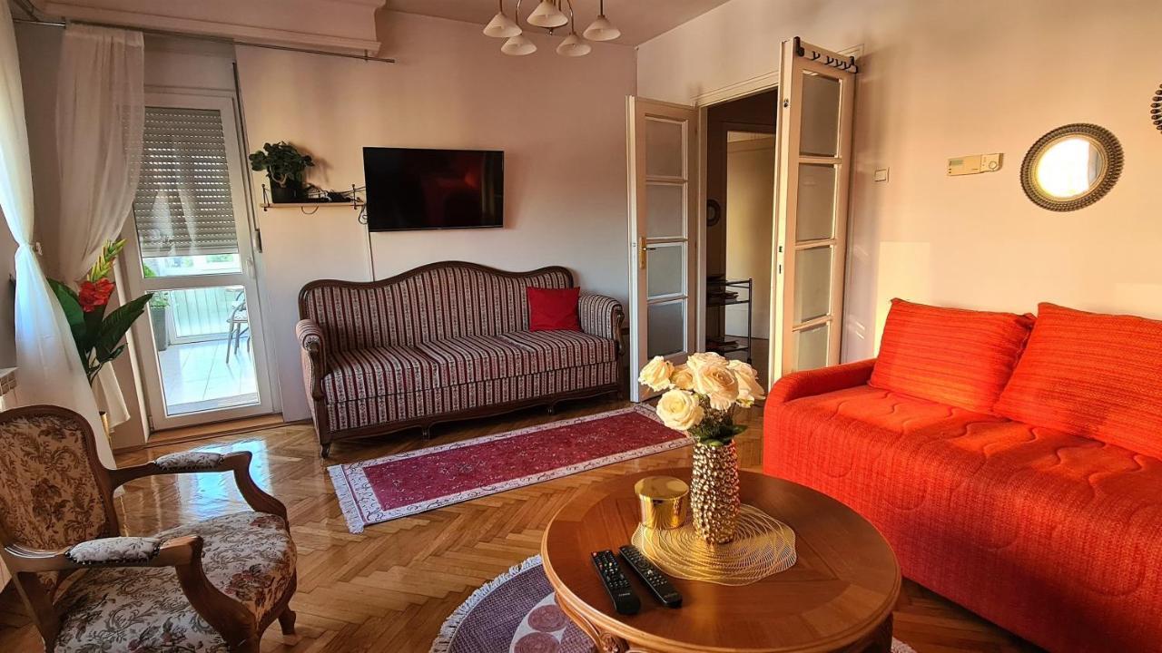 Windows City Apartment Belgrado Buitenkant foto