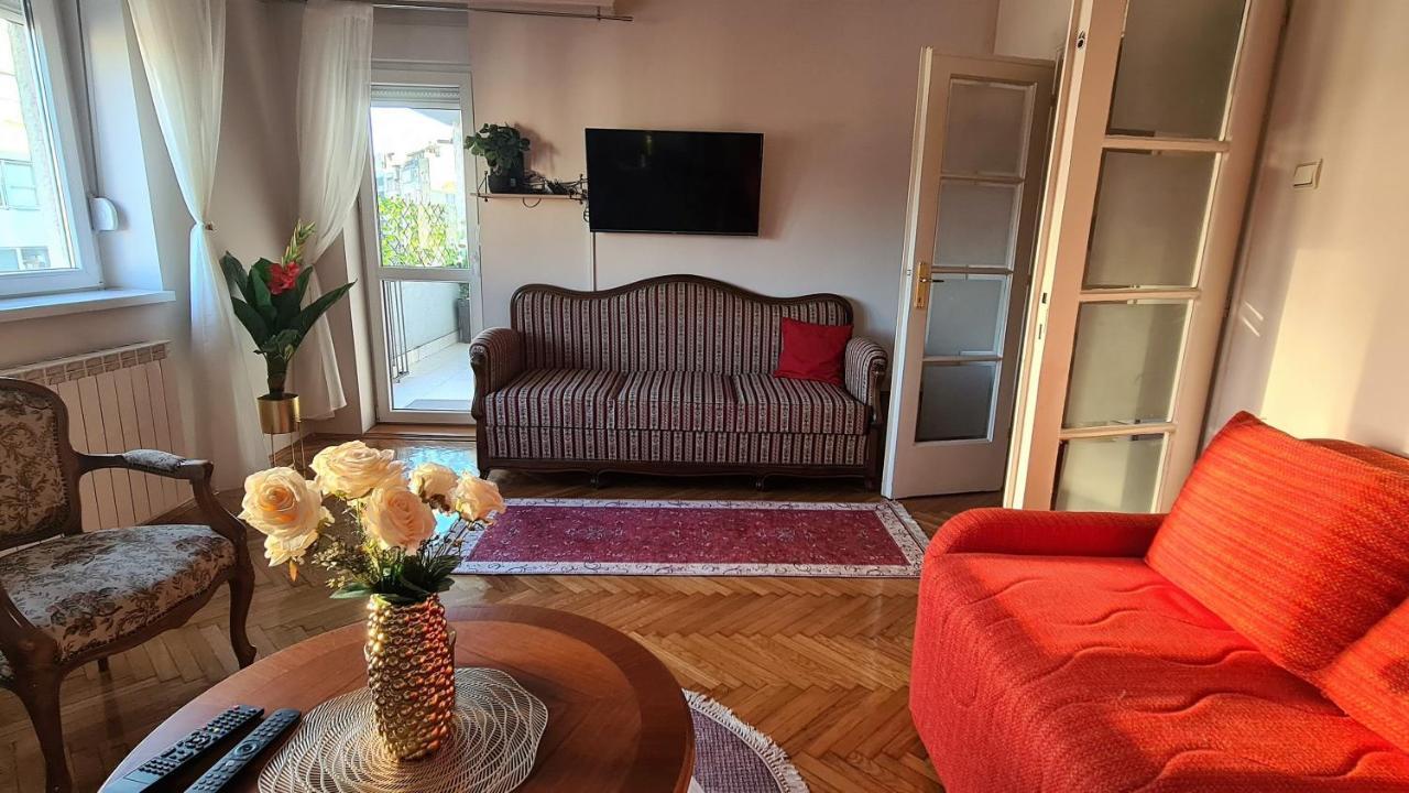 Windows City Apartment Belgrado Buitenkant foto