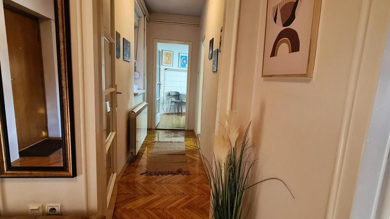Windows City Apartment Belgrado Buitenkant foto
