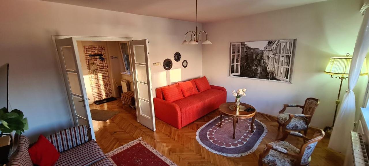 Windows City Apartment Belgrado Buitenkant foto