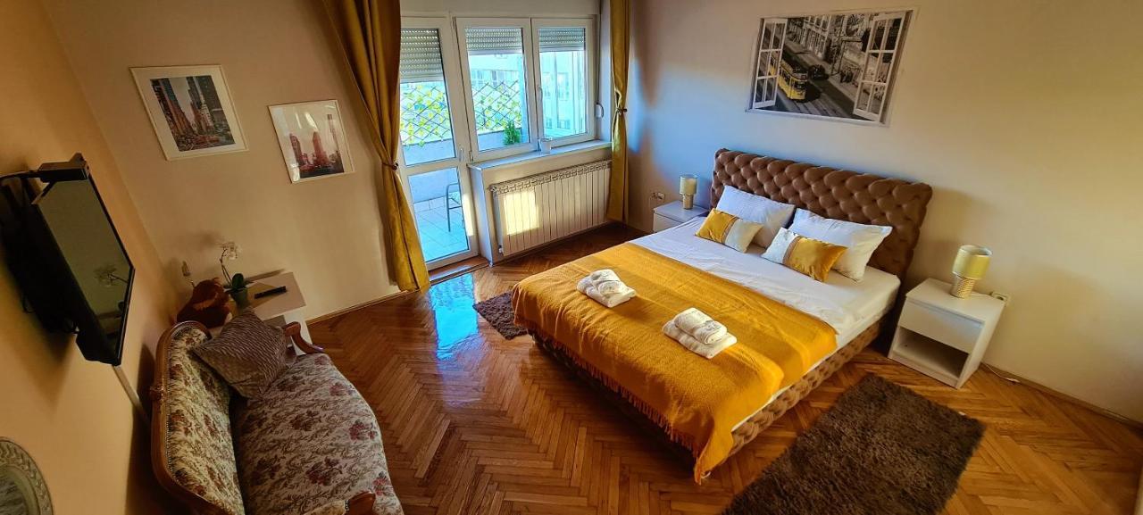 Windows City Apartment Belgrado Buitenkant foto