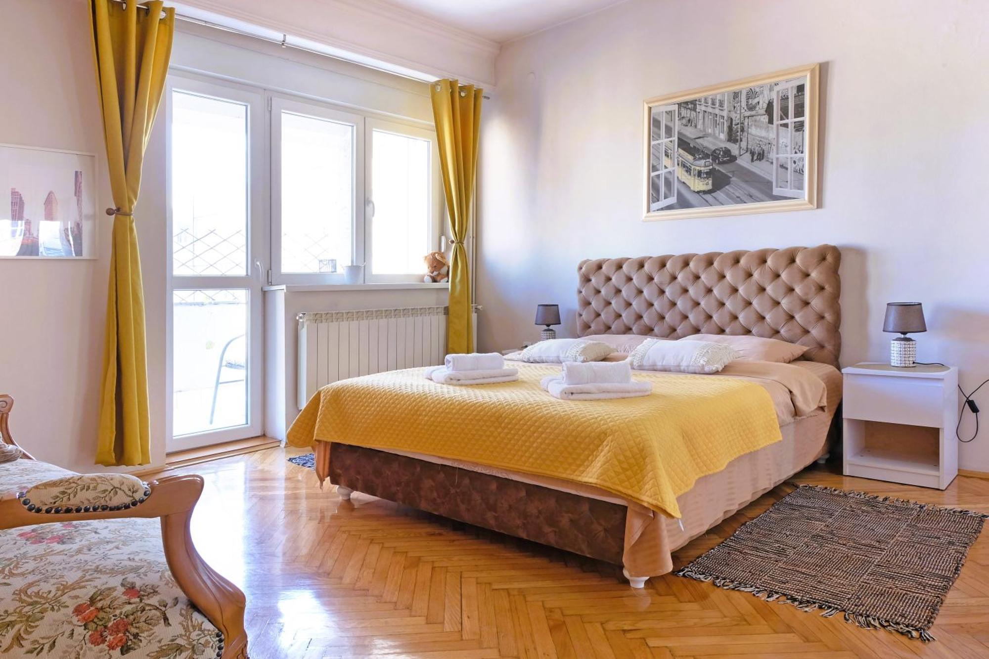 Windows City Apartment Belgrado Buitenkant foto