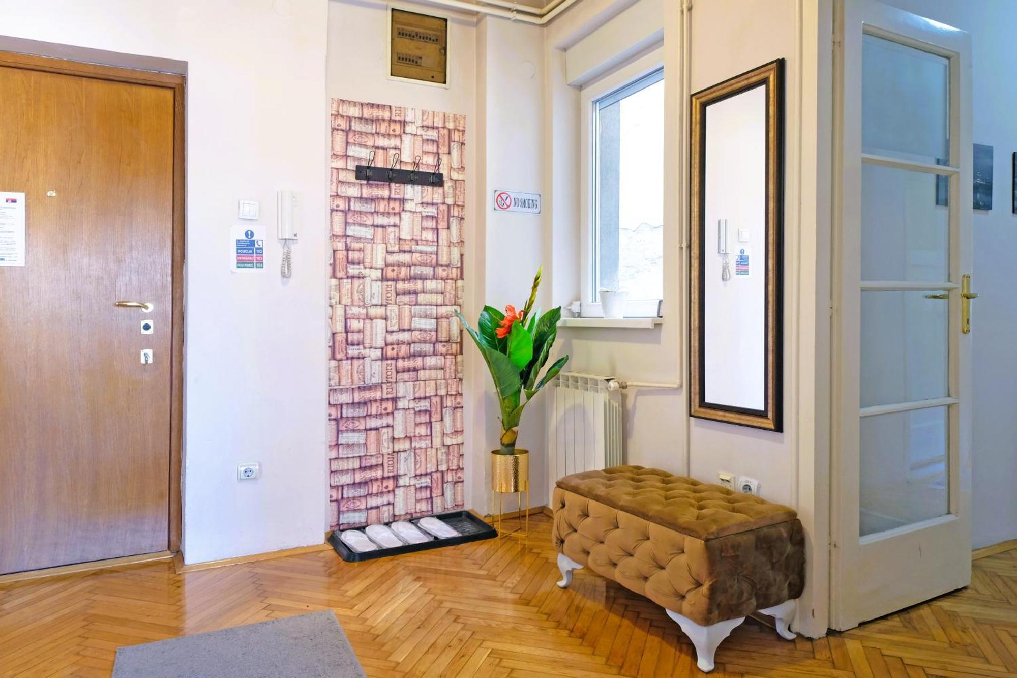 Windows City Apartment Belgrado Buitenkant foto