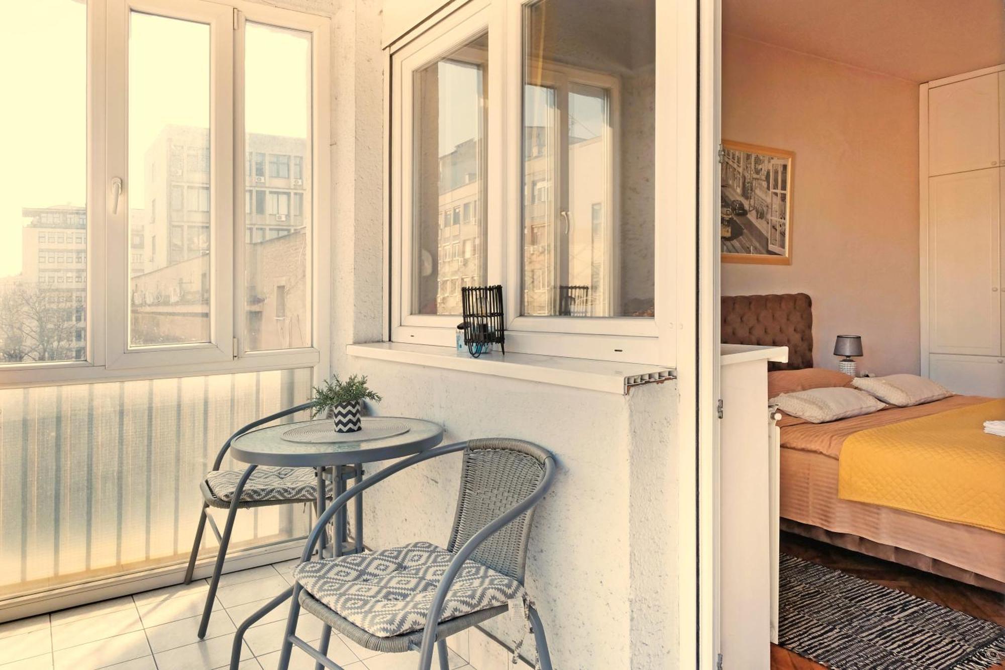 Windows City Apartment Belgrado Buitenkant foto