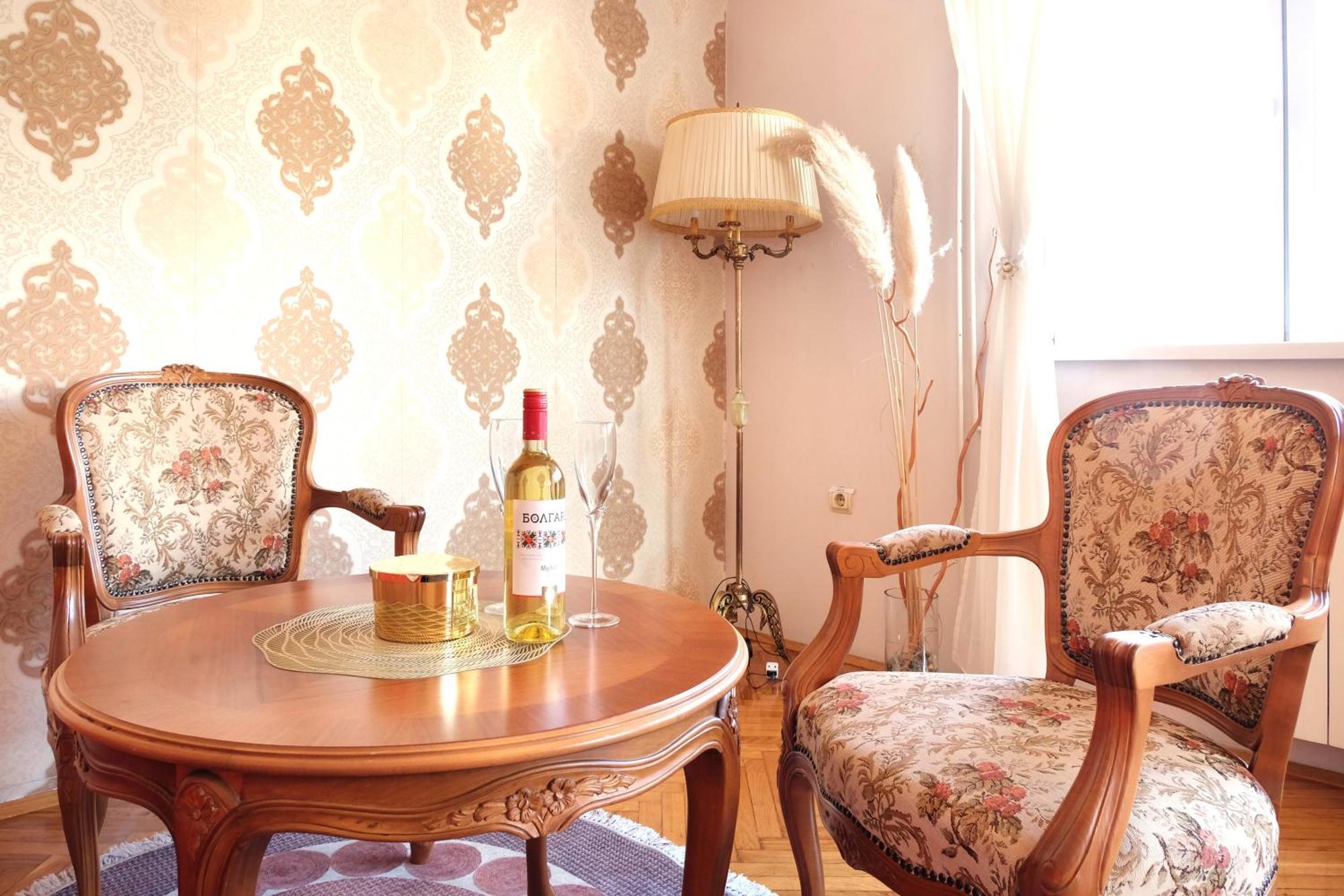 Windows City Apartment Belgrado Buitenkant foto
