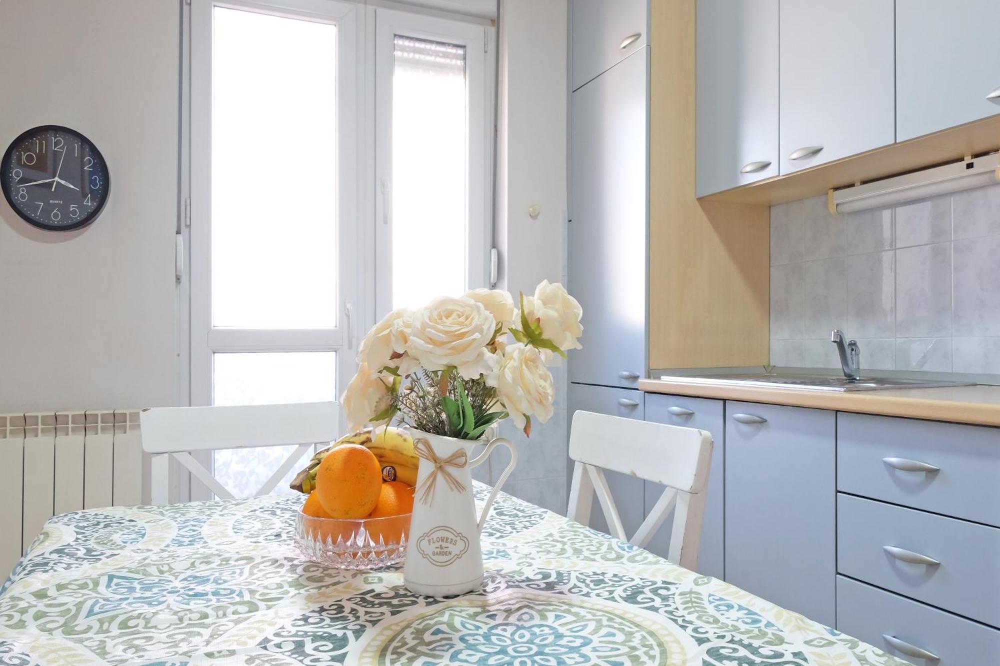 Windows City Apartment Belgrado Buitenkant foto