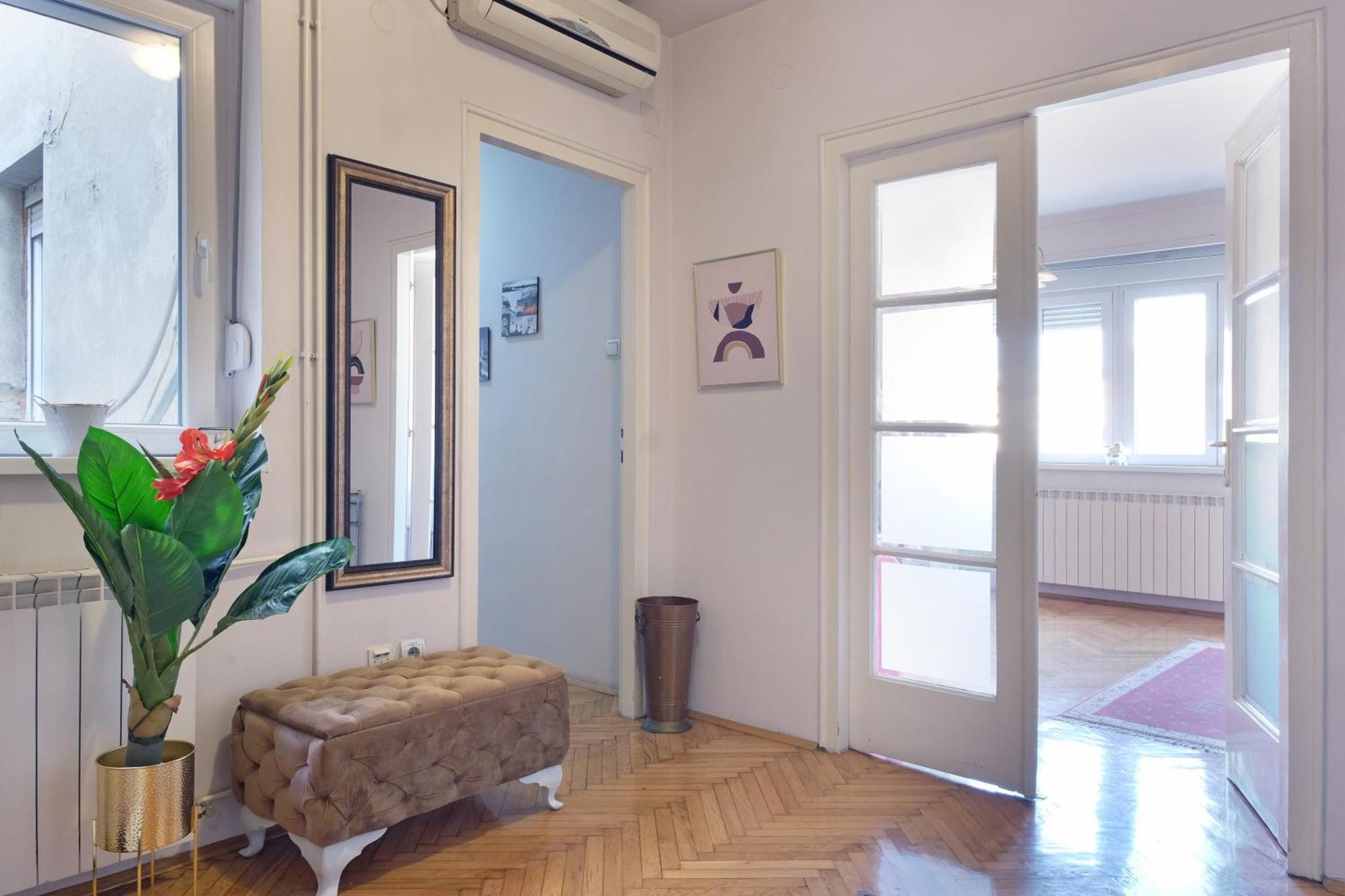 Windows City Apartment Belgrado Buitenkant foto