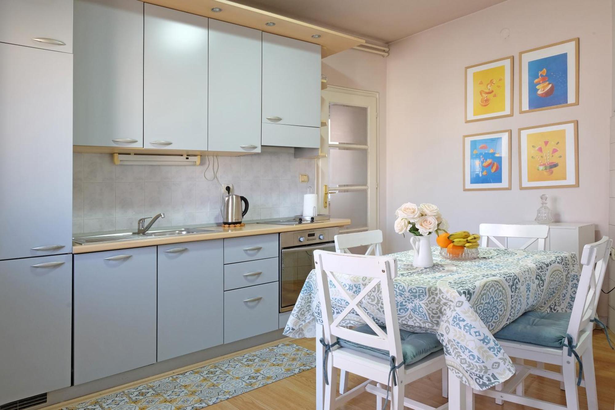 Windows City Apartment Belgrado Buitenkant foto